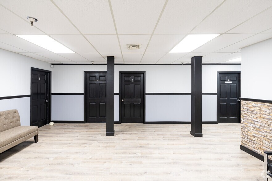 More Photos Of 681 Lawlins Park, Wyckoff Flex For Lease