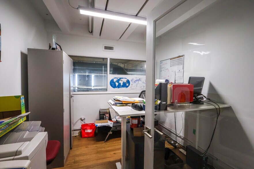 More Photos Of 125 W 71st Ave, Vancouver Warehouse For Lease