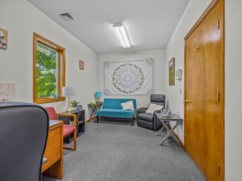 More Photos Of 200 W Town St, Norwich Office For Sale