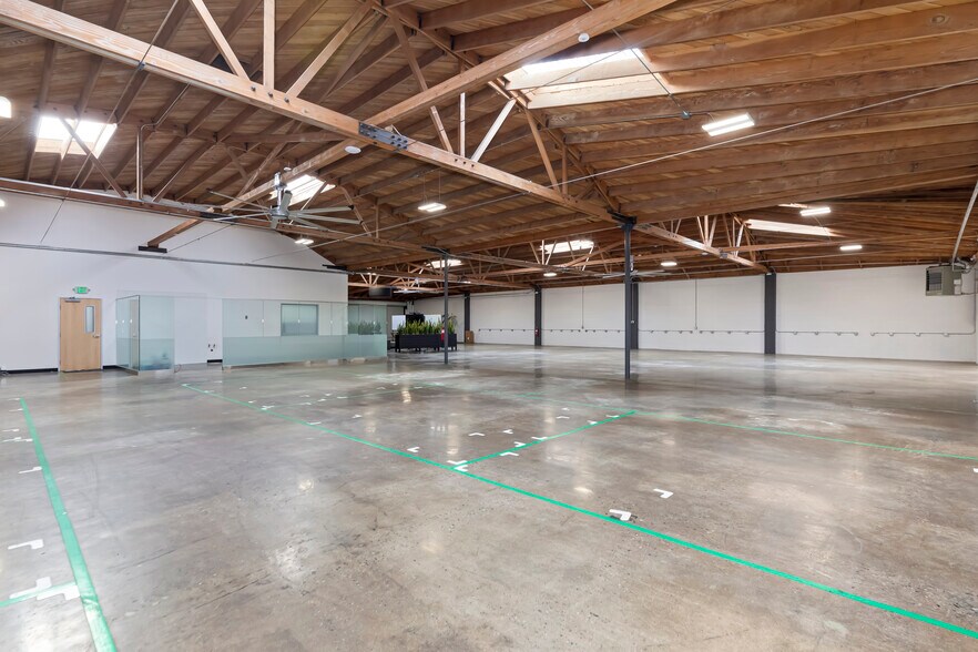 More Photos Of 956 W Hyde Park Blvd, Inglewood Manufacturing For Lease