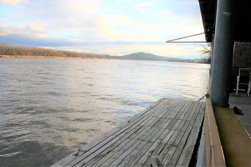 More Photos Of 10 Brick Row Ext, Athens Restaurant For Sale