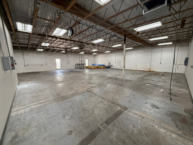 More Photos Of 113-117 S Rockford Dr, Tempe Light Manufacturing For Sale