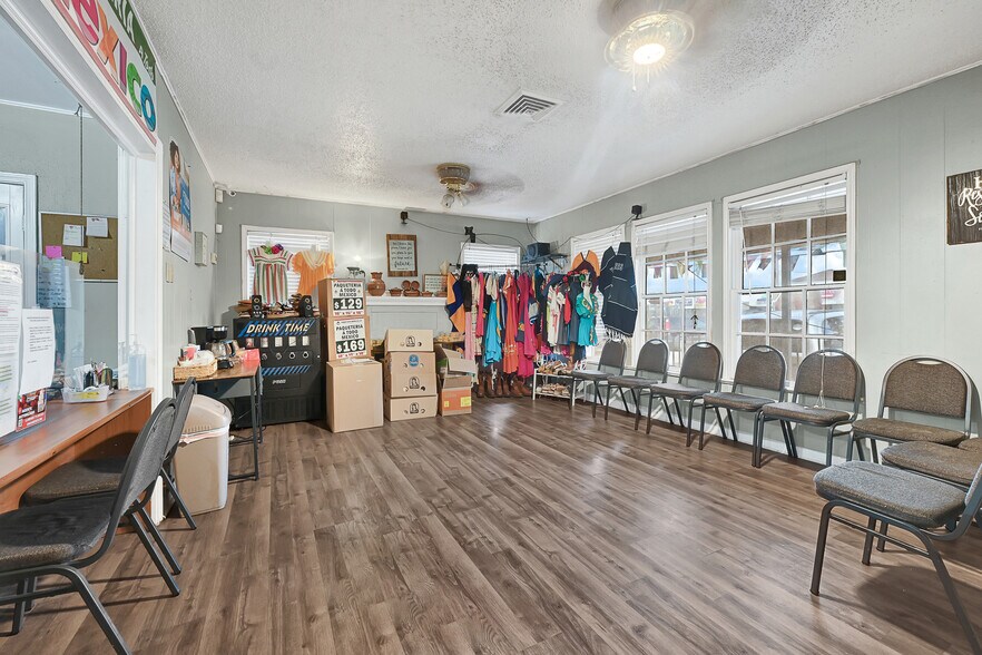 More Photos Of 1710 Cypress Creek Pkwy, Houston Office For Sale