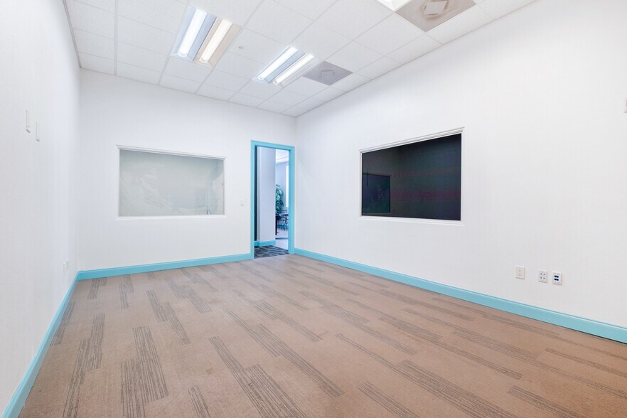 More Photos Of 503A Harbor Blvd, Destin Flex For Lease