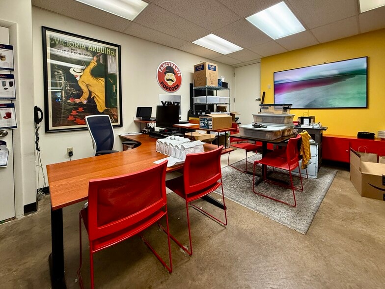 More Photos Of 2800 Penn Ave, Pittsburgh Showroom For Lease