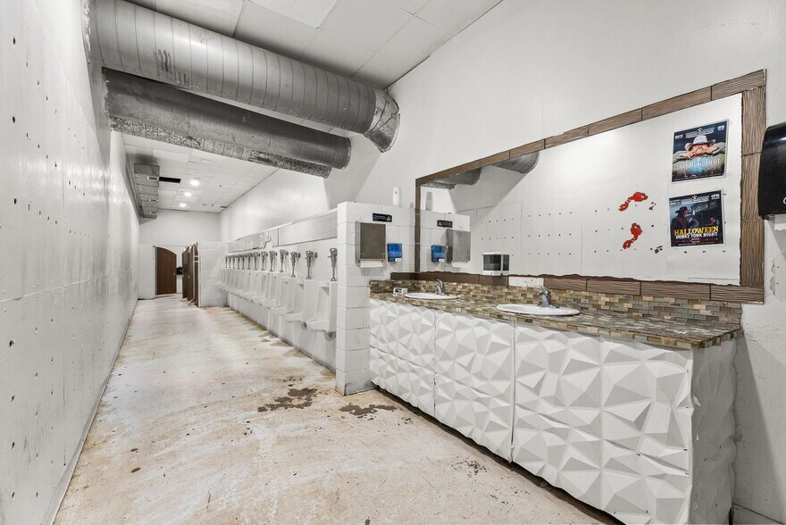 More Photos Of 13087 Hwy 271 N, Tyler Sports And Entertainment For Lease