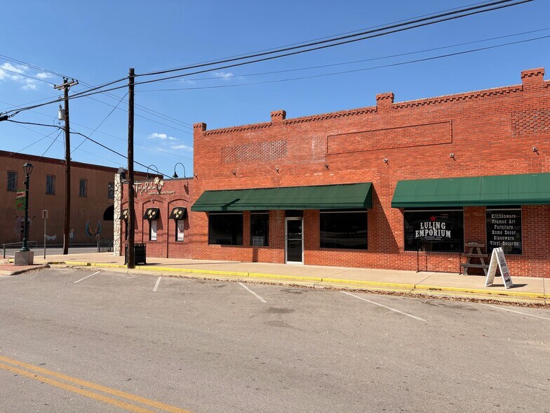 Primary Photo Of 605 E Davis St, Luling General Retail For Lease
