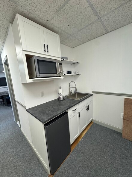 More Photos Of 2257 Silas Deane Hwy, Rocky Hill Medical For Lease