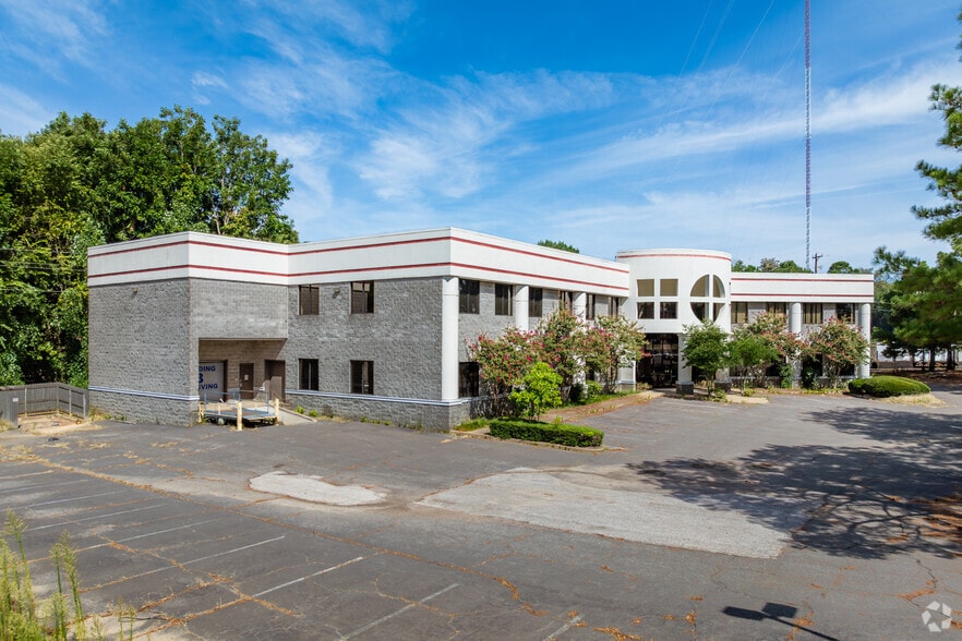 Primary Photo Of 7375 Adrianne Pl, Bartlett Light Distribution For Lease