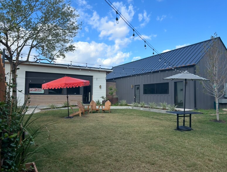 More Photos Of 2214 W 34th St, Houston General Retail For Lease