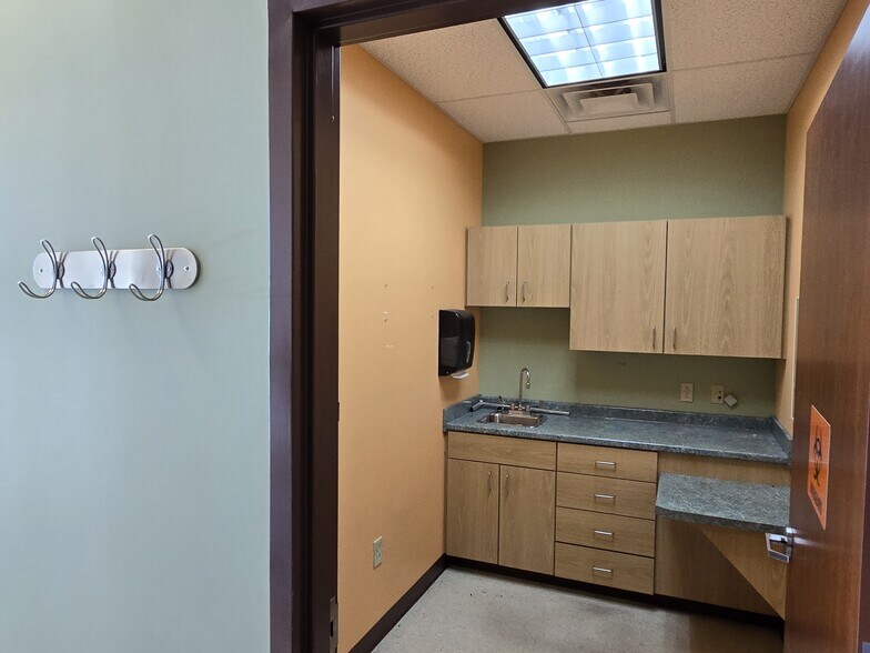 More Photos Of 1318 Euclid Ave, Bristol Freestanding For Lease