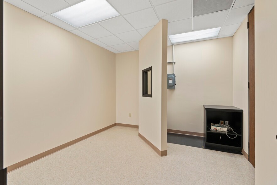 More Photos Of 17030 Nanes Dr, Houston Medical For Lease