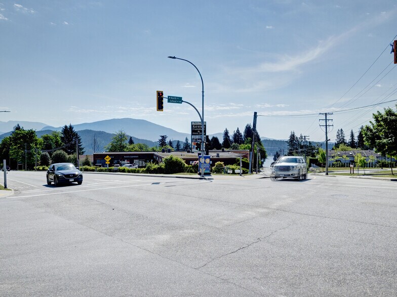 More Photos Of 771 Gibsons Way, Gibsons Storefront For Sale