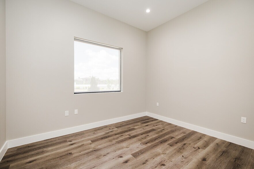 More Photos Of 8525 N Sam Houston Pkwy E, Humble Medical For Sale