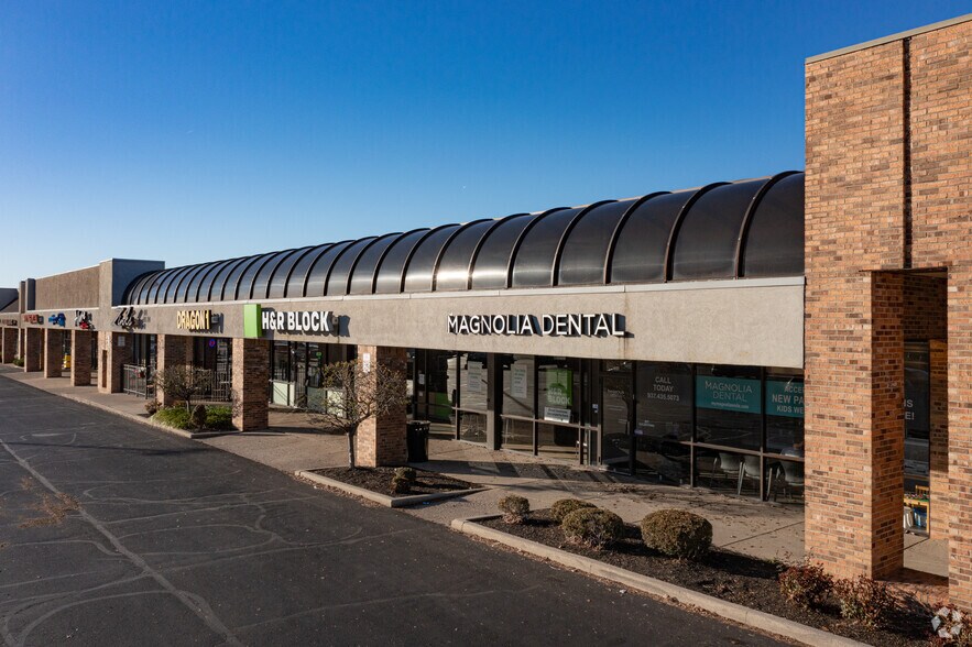 More Photos Of 359-441 Miamisburg Centerville Rd, Centerville Storefront For Lease