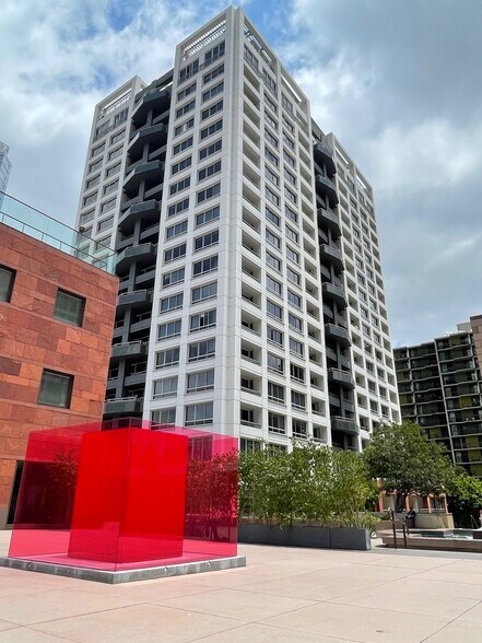 More Photos Of 255 S Grand Ave, Los Angeles Apartments For Lease