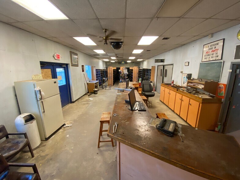 More Photos Of 2039 N Yale Ave, Tulsa Truck Terminal For Lease