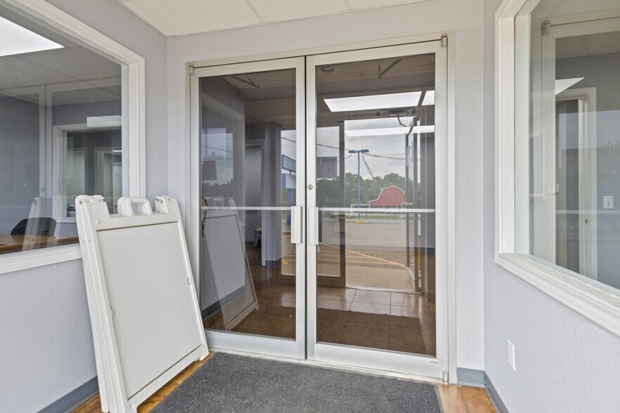 More Photos Of 2300 W Ferguson Rd, Mount Pleasant Freestanding For Lease