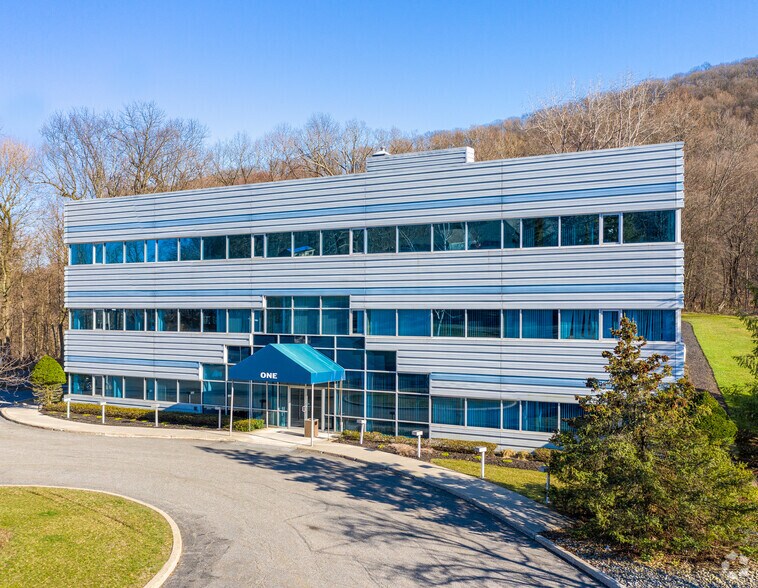 More Photos Of 1 Corwin Ct, Newburgh Medical For Lease