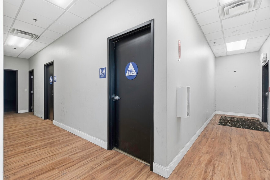 More Photos Of 3601 Ming Ave, Bakersfield Freestanding For Lease