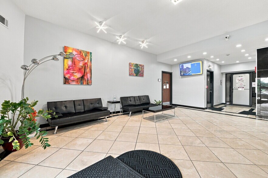More Photos Of 31 W Downer Pl, Aurora Office For Sale