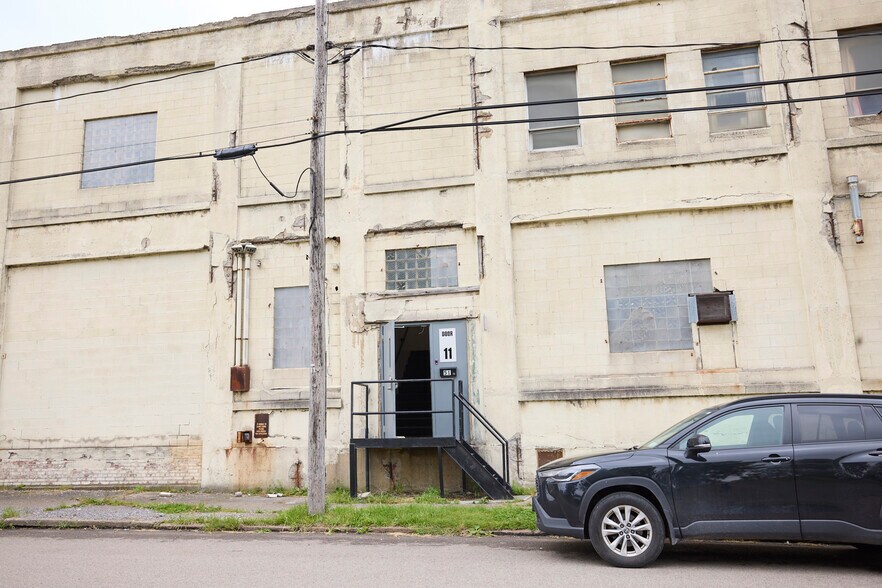 Primary Photo Of 51 Hayes Pl, Buffalo Industrial For Lease