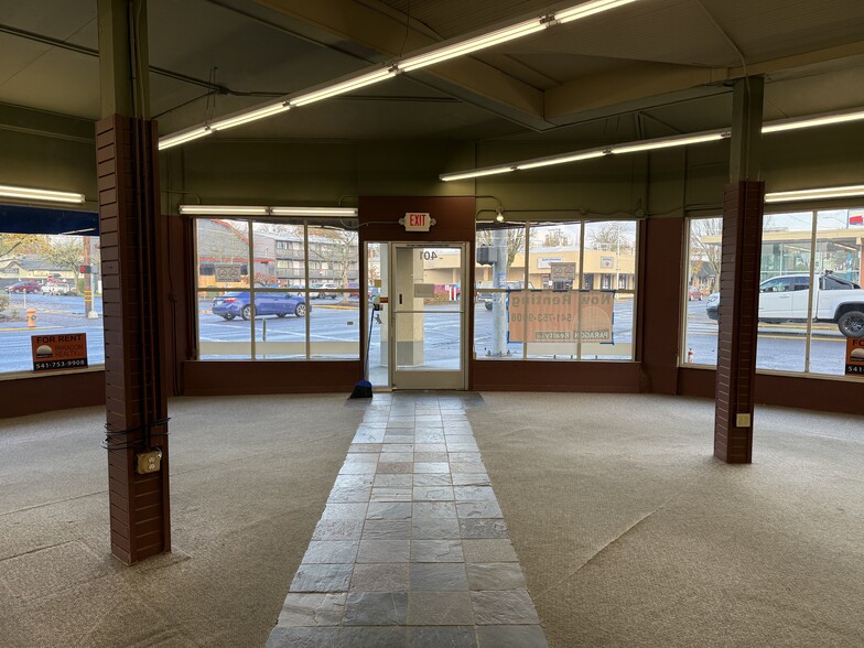 More Photos Of 411 SW 3rd St, Corvallis Storefront For Lease