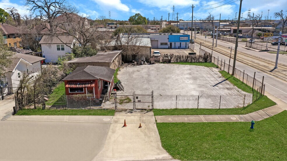 More Photos Of 5701 Harrisburg Blvd, Houston General Retail For Sale