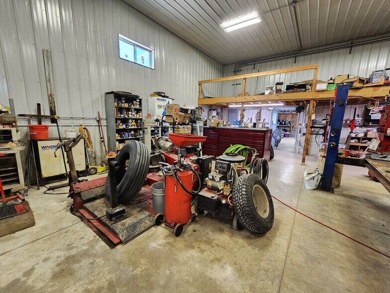More Photos Of 310 Highway 71, Sioux Rapids Auto Repair For Sale