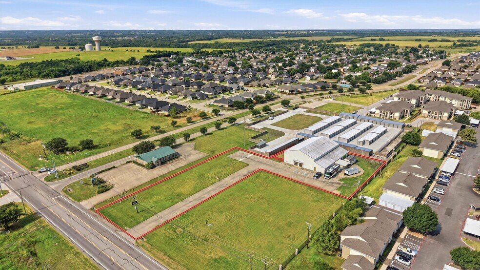 More Photos Of 920 S Heritage Pky, Sherman Specialty For Sale