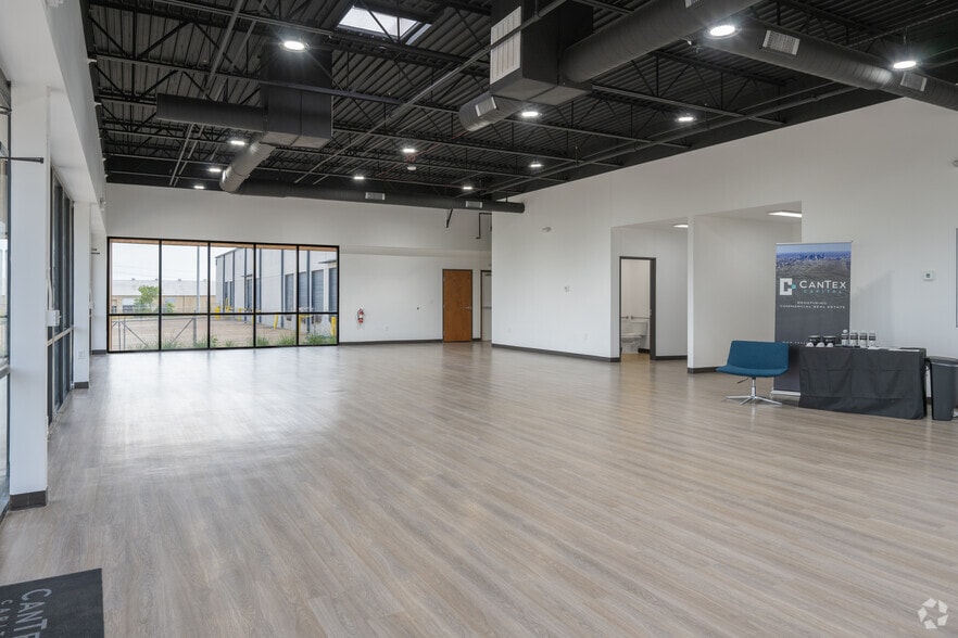 More Photos Of 2424 N Westmoreland Rd, Dallas Manufacturing For Sale