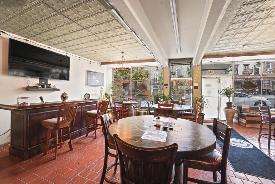 More Photos Of 165 Madison Ave, Albany Storefront Retail Residential For Sale