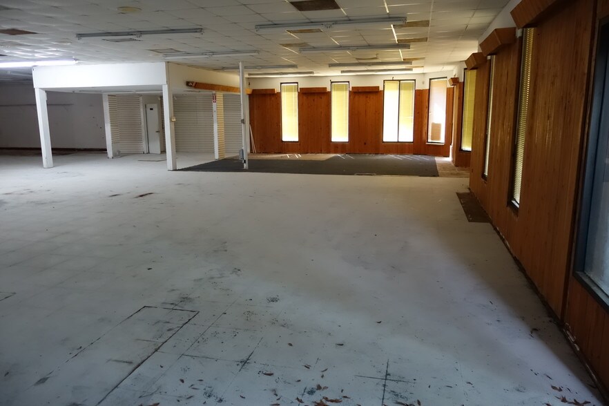More Photos Of 502 Wells Rd, Orange Park General Retail For Sale