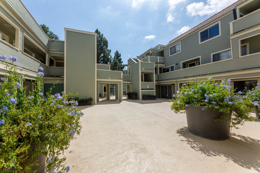 More Photos Of 311-313 E Pine St, Santa Ana Apartments For Sale
