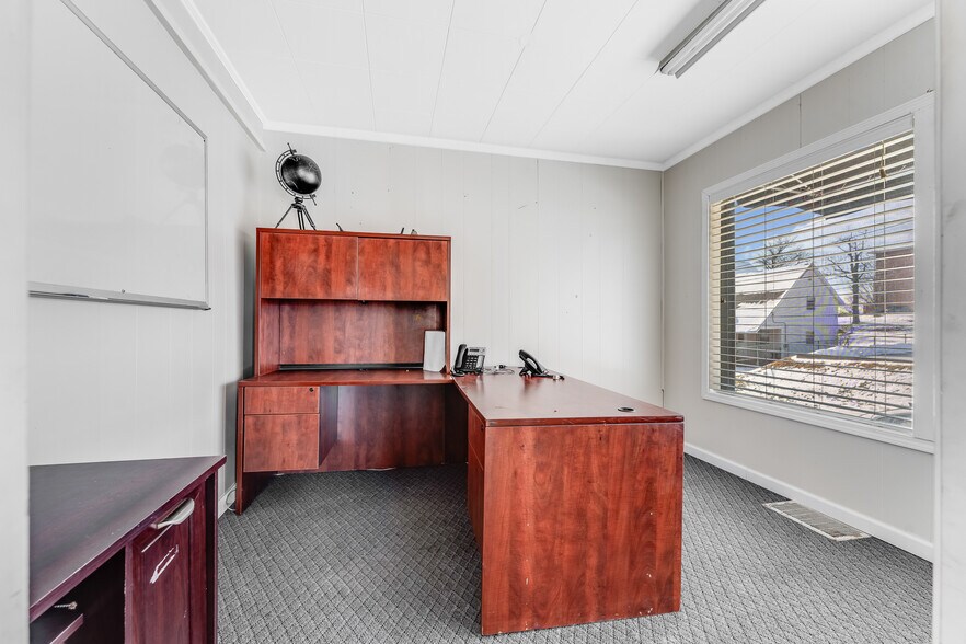 More Photos Of 1300 Virginia Ave, Fairmont Office For Lease