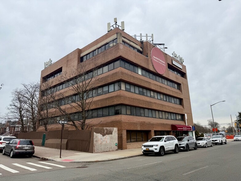 Primary Photo Of 163-03 Horace Harding Expy, Fresh Mdws, Fresh Meadows Medical For Sale