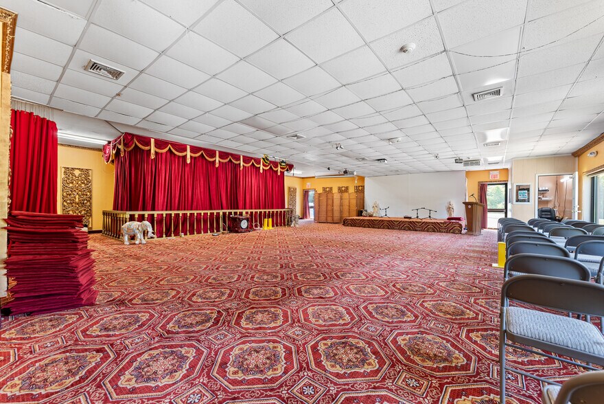 More Photos Of 605 Silver St, Agawam Storefront Retail Office For Sale