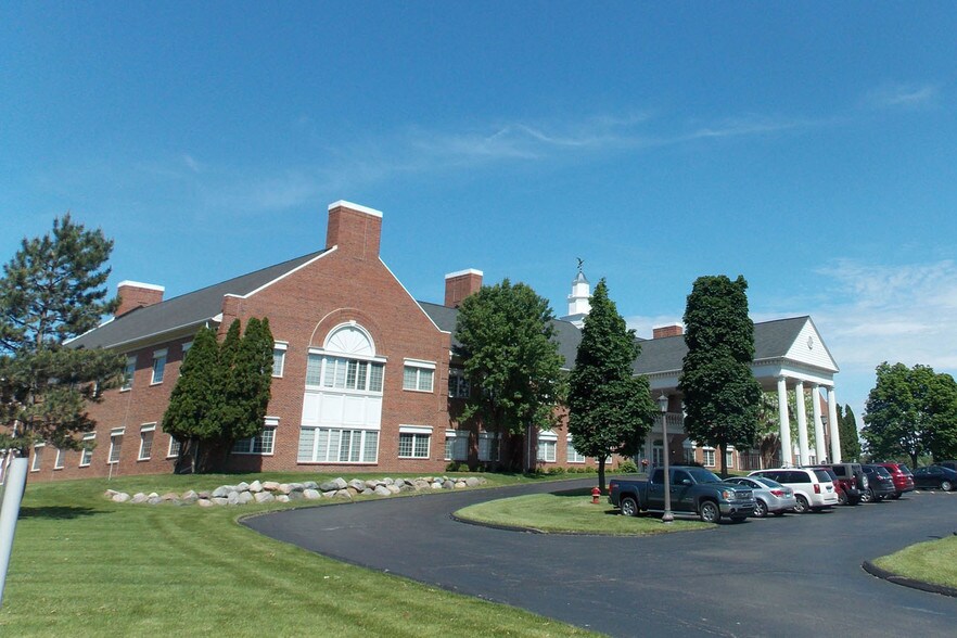 More Photos Of 3300 University Dr, Auburn Hills Office For Lease