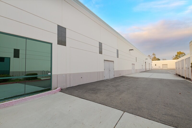 More Photos Of 1945 Avenida Del Oro, Oceanside Light Manufacturing For Lease