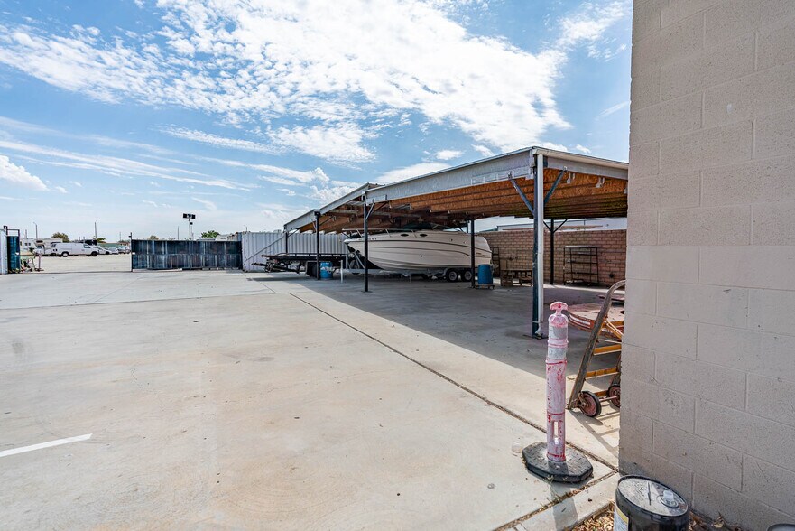More Photos Of 39126-39130 3rd St E, Palmdale Service For Sale