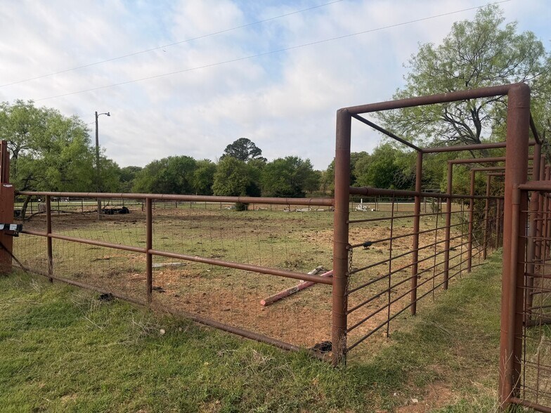 More Photos Of 2548 County Road 2690, Alvord Land For Sale
