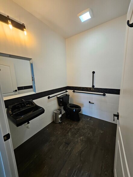 More Photos Of 509 N 7th St, Allentown Storefront Retail Residential For Lease