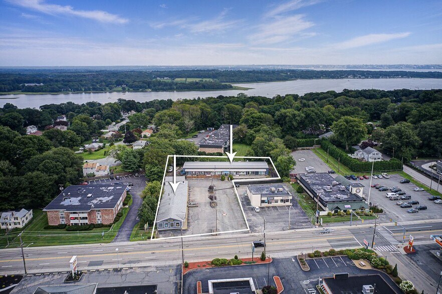 Primary Photo Of 628 Metacom Ave, Warren Storefront For Sale