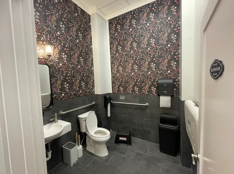 More Photos Of 23 N Bridge St, Saint Anthony Storefront Retail Residential For Sale