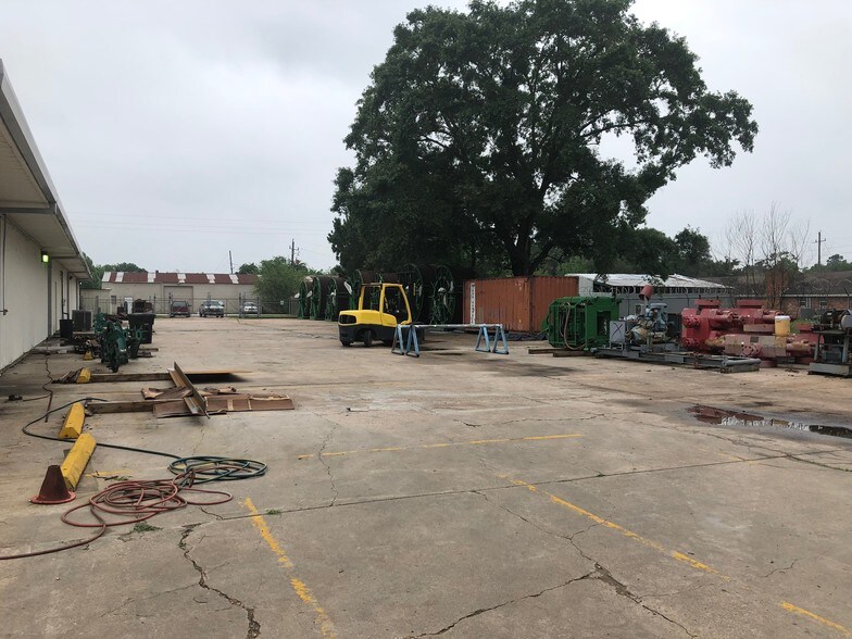 2212 Dwyer Rd, Houston, TX 77090 Flex/R&D For Lease