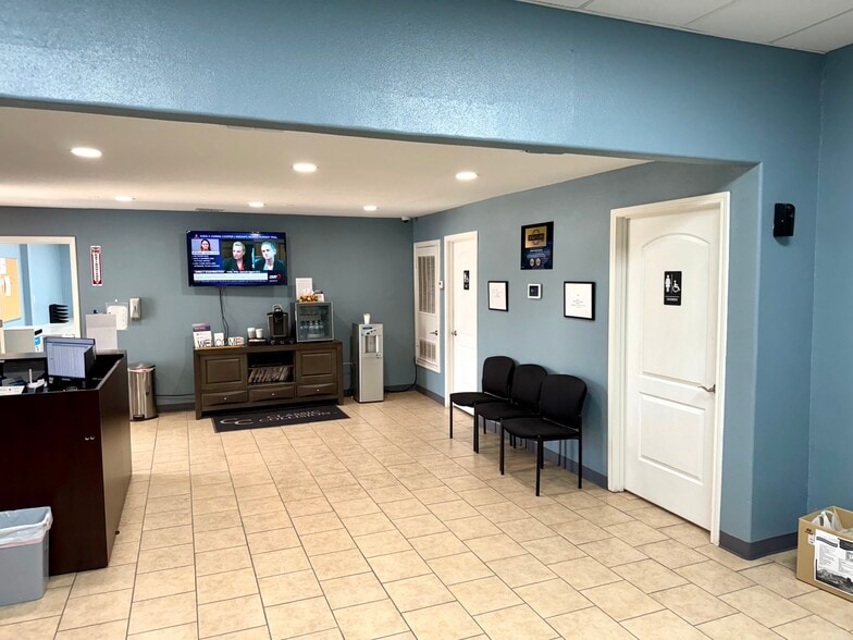 More Photos Of 1830 Jackson Keller Rd, San Antonio Warehouse For Sale