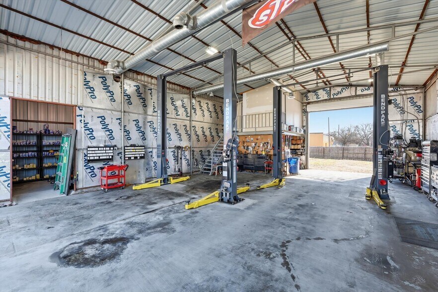 More Photos Of 103 W Franklin St, Alvord General Retail For Sale