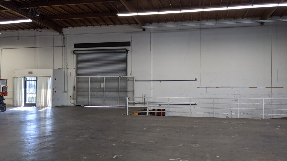 More Photos Of 15507-15517 Broadway Center St, Gardena Warehouse For Lease
