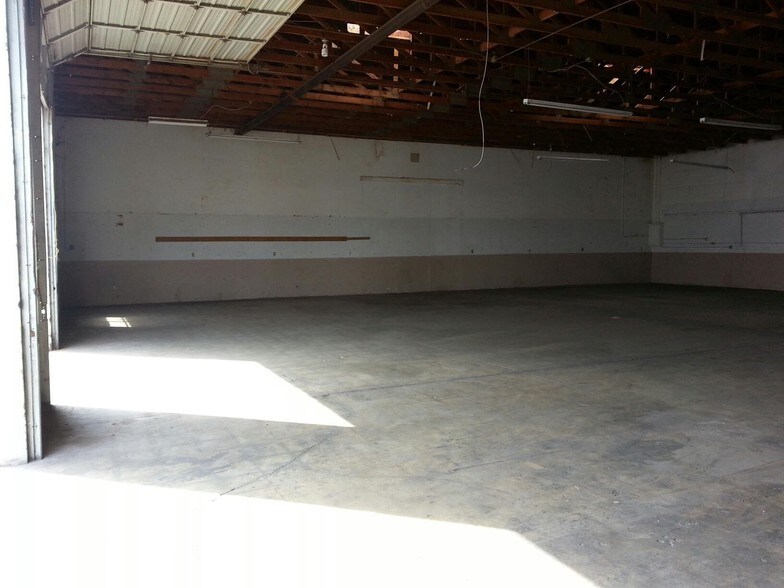 More Photos Of 1339-1341 W Brooks St, Ontario Warehouse For Lease