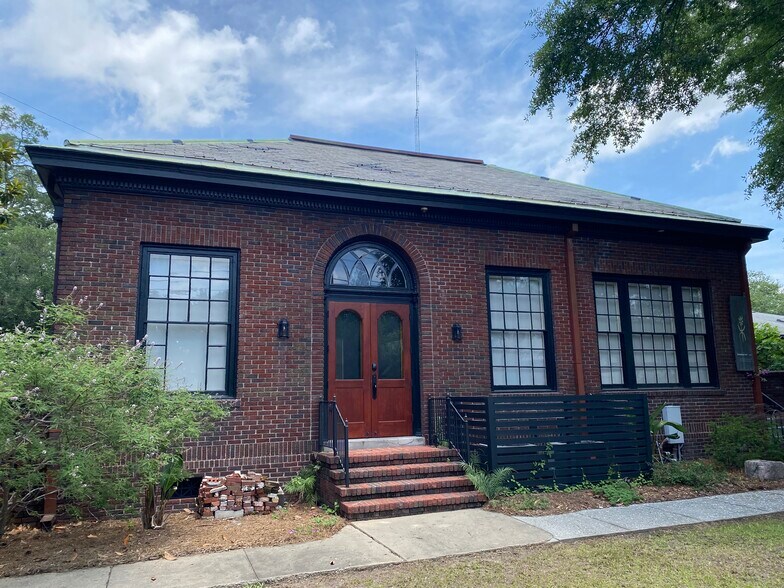 More Photos Of 134 Houston St, Savannah Freestanding For Lease